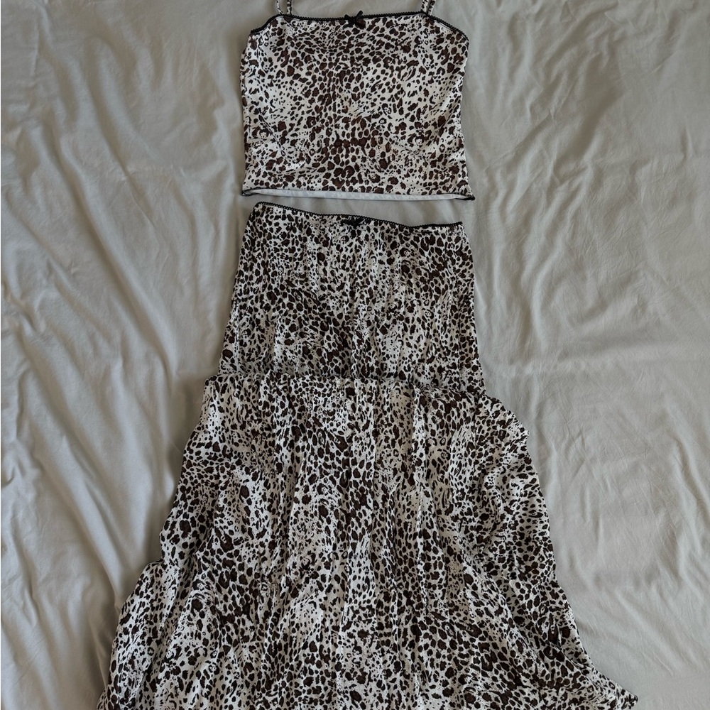 Chic Leopard Print Skirt Set